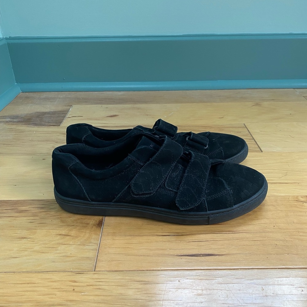 Kenneth Cole Black velvet Velcro sneaker size 9
